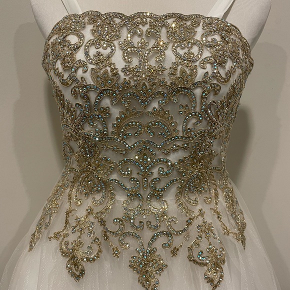 White Jovani organza dress. Exquisite gold detailing. - Picture 2 of 8